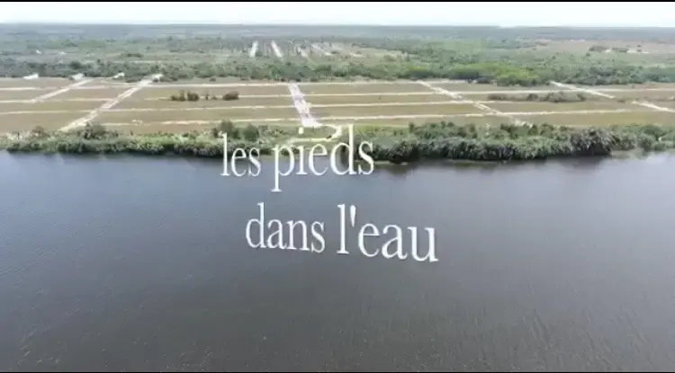 Terrain 500 m² avec accès lagune — Assinie