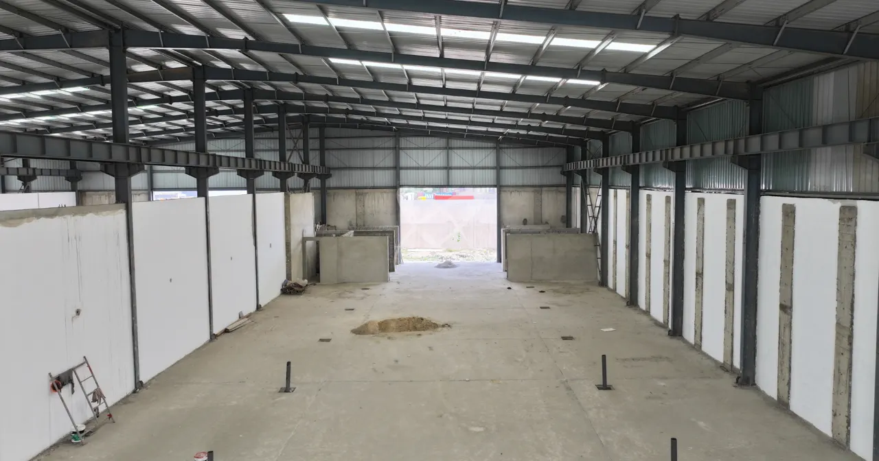 Hangar logistique 1 600 m² — Vridi Port Autonome