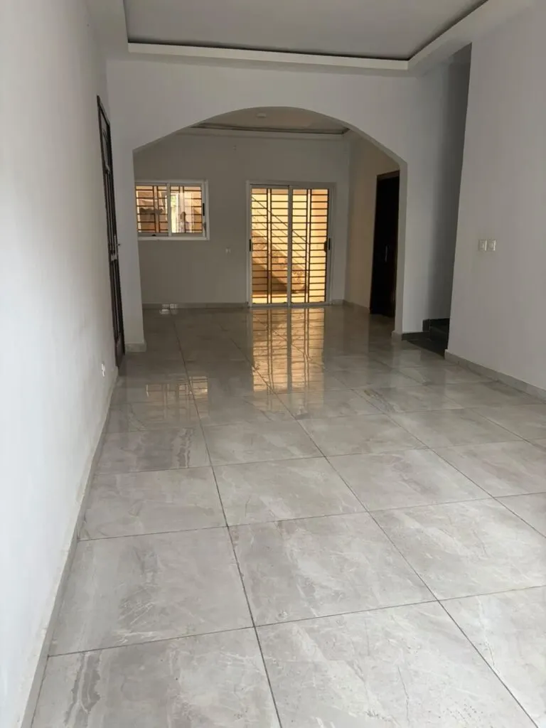 Maison 6 pièces 5 chambres — Cocody Abatta