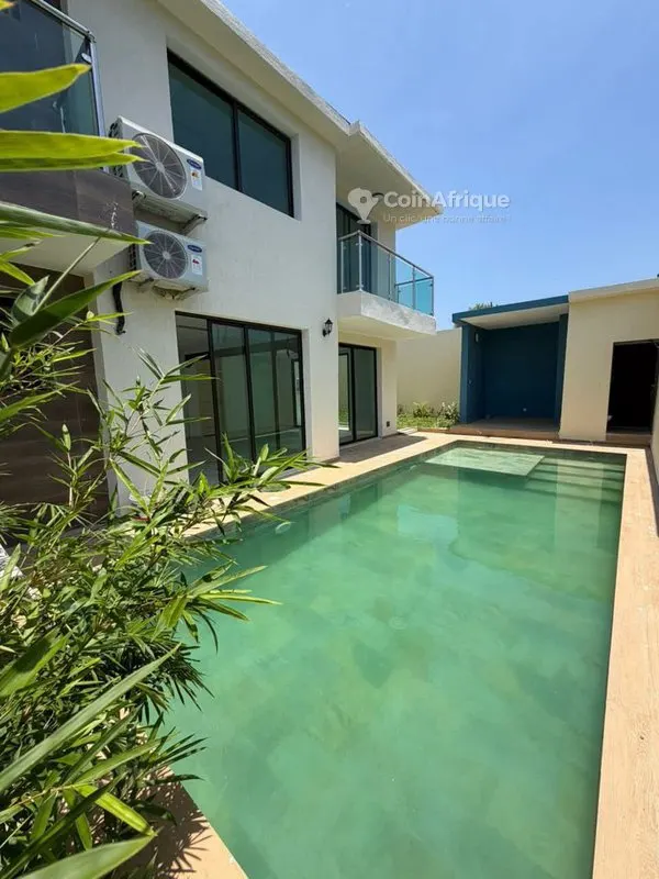 Villa duplex 5 pièces avec piscine — Cocody Riviera M'badon