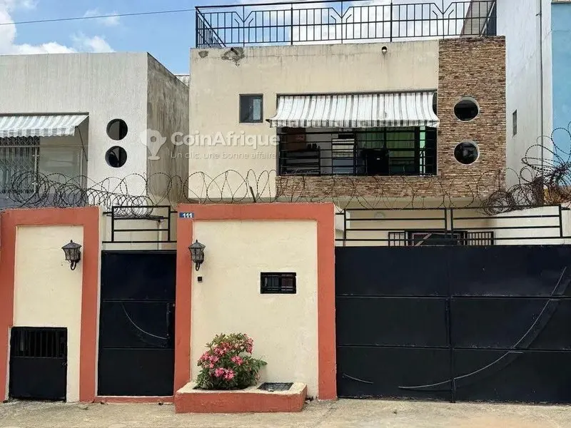 Villa duplex 4 pièces avec dépendance — Angré Djorobité 1