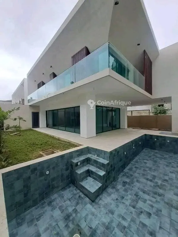 Villa duplex 5 pièces avec piscine — Cocody Riviera 3