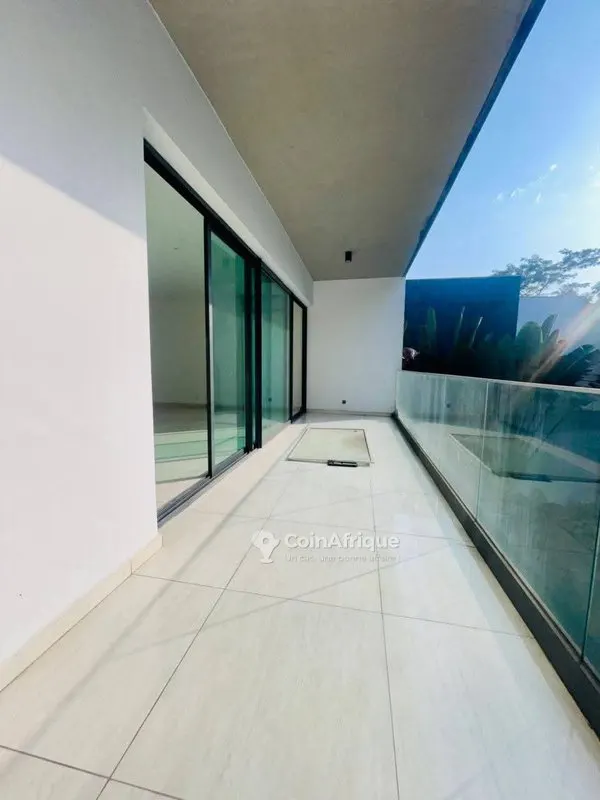 Appartement 4 pièces grand standing — Cocody Riviera Beverly Hills