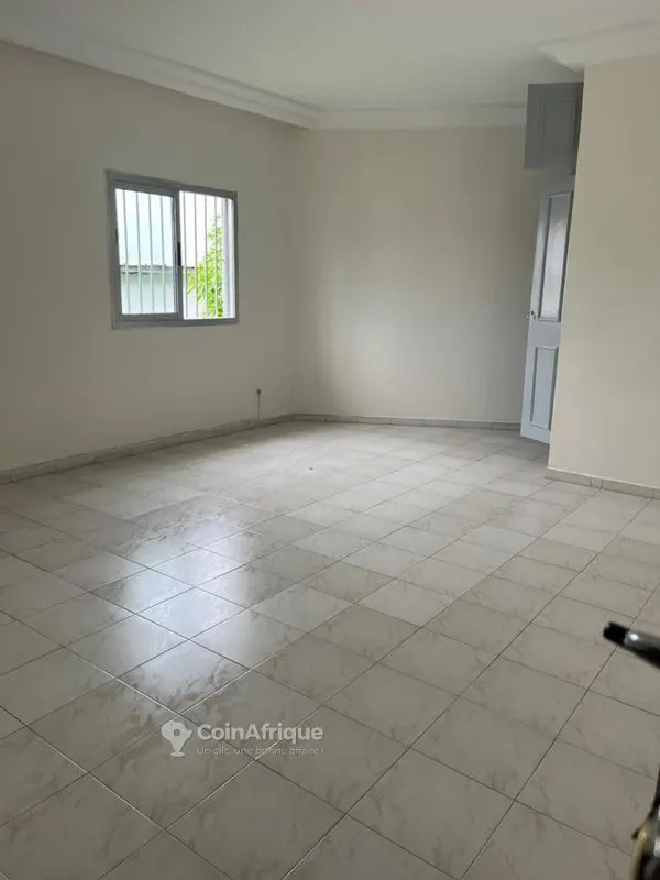 Villa duplex 5 pièces — Cocody Angré 7e Tranche