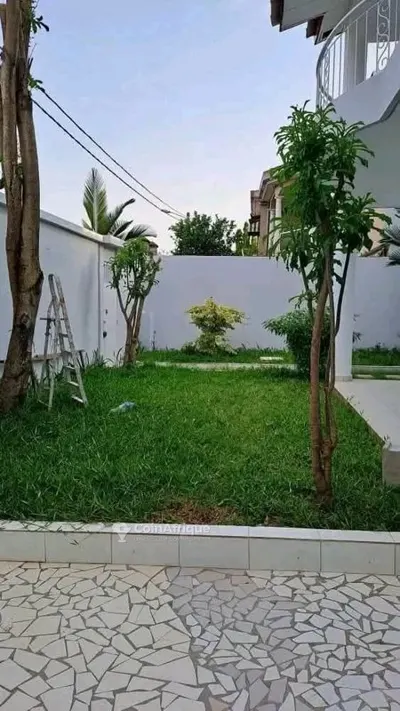 Villa duplex 4 pièces avec dépendance — Cocody Angré 9ème tranche