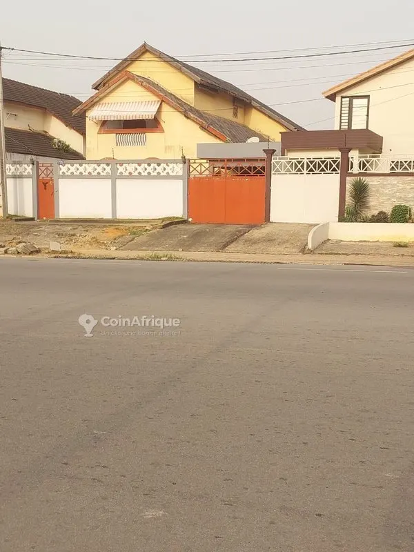 Duplex 5 pièces avec 2 dépendances — Cocody Angré 8e tranche
