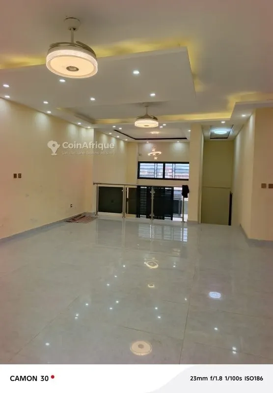 Villa duplex 5 pièces avec piscine — Bingerville Akandjé