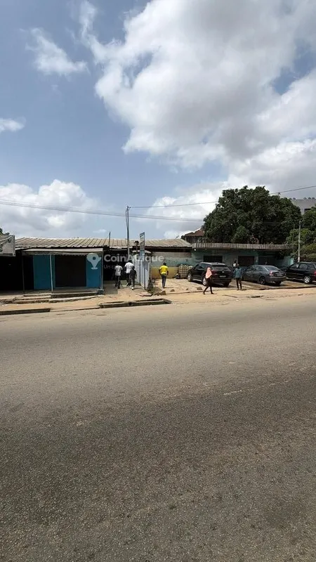 Terrain 600 m² avec ACD en bordure de voie — Cocody Angré Mahou