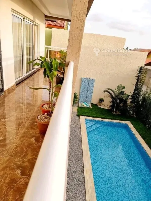 Villa duplex meublée 7 pièces avec piscine — Cocody Angré Arcades 4