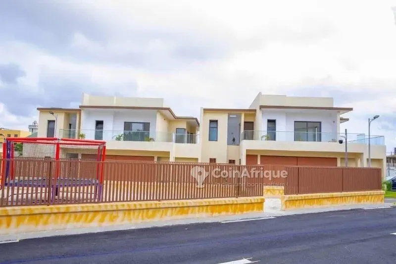 Villa duplex 6 pièces avec piscine commune — Riviera M'badon