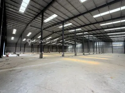 Entrepôt 10 000 m² avec bureaux et équipements — Nouvelle Zone Industrielle Yopougon
