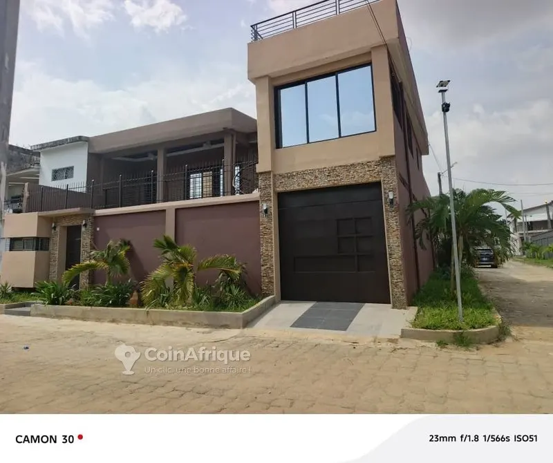 Villa duplex 7 pièces avec piscine — Cocody Riviera Faya