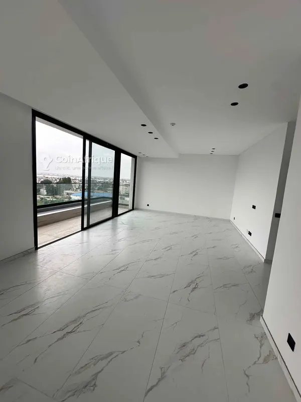 Appartement 3 pièces avec piscine — Cocody