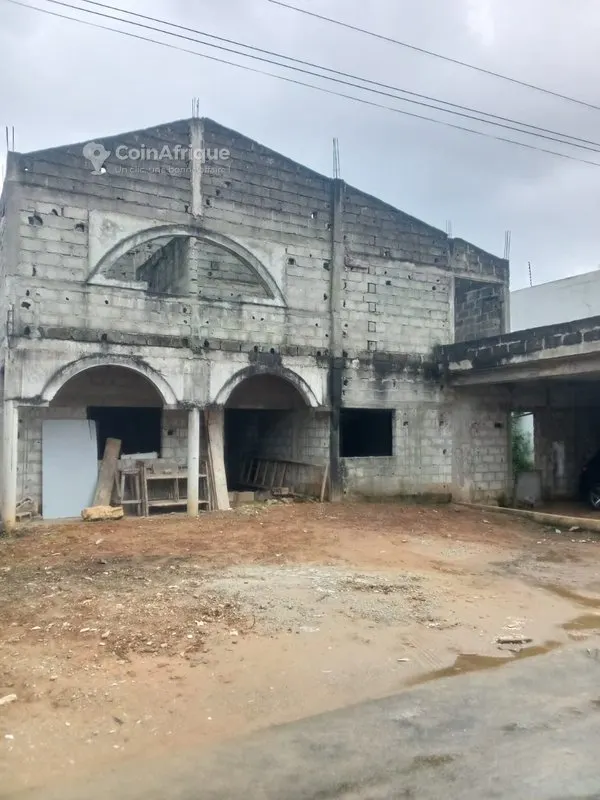 Villa duplex 6 pièces gros œuvres — Cocody Angré