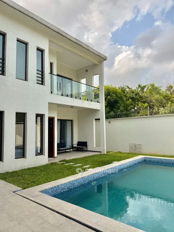 Villa de standing 4 chambres avec piscine — Riviera 4 Beverly Hills