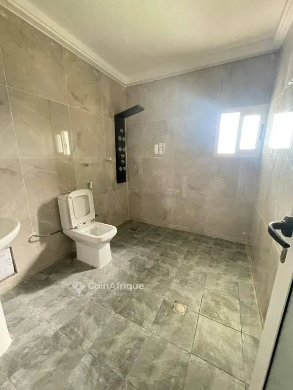 Appartement 4 pièces haut standing — Cocody Angré