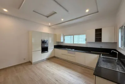 Villa duplex 9 pièces avec piscine — Cocody Riviera 4