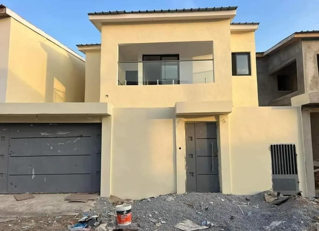 Villa duplex 4 pièces 3 chambres — Cocody Angré