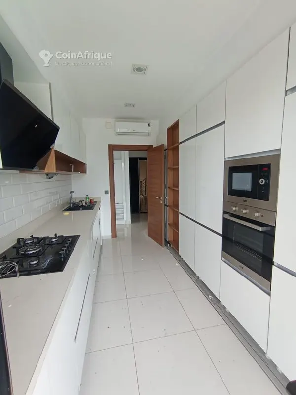 Appartement 3 pièces haut standing avec salle de sport — Marcory Zone 4