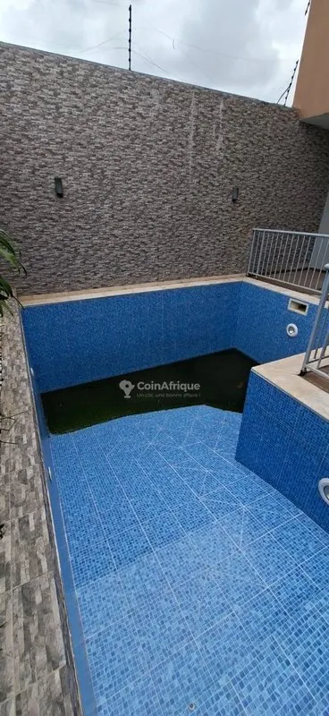 Duplex 10 pièces avec piscine — Cocody Riviera Faya Génie 2000